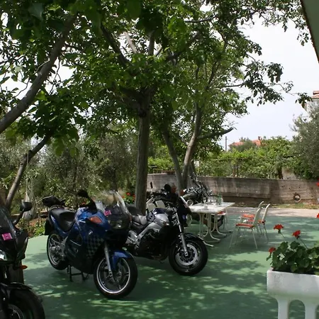 Guest house Double Starigrad 6634a 3*